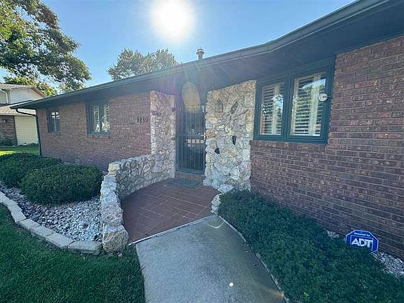 5th image of 1220 S Sheridan Ct
