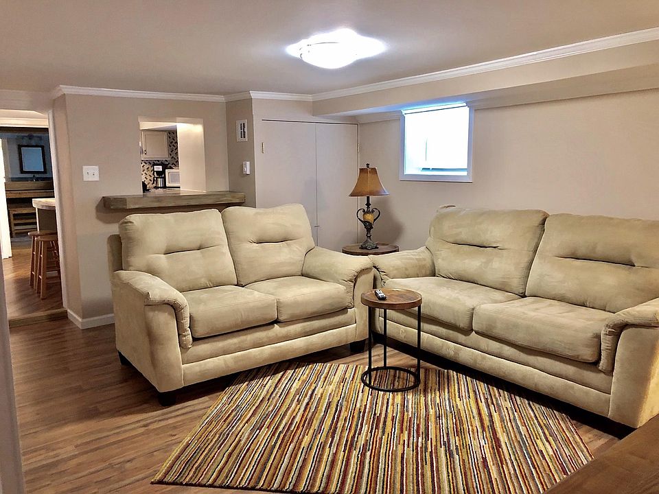 LIVING ROOM (Furnished)