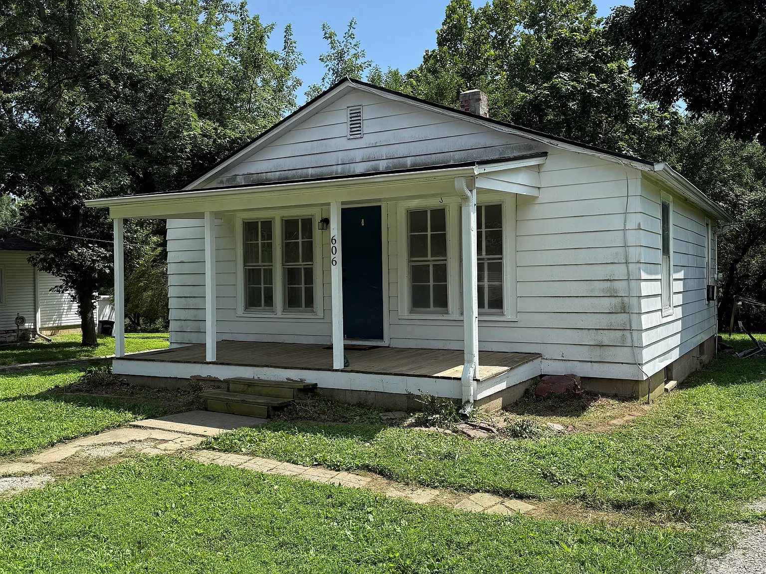 2 bed, 750 sqft, $1,200 — Photo 1