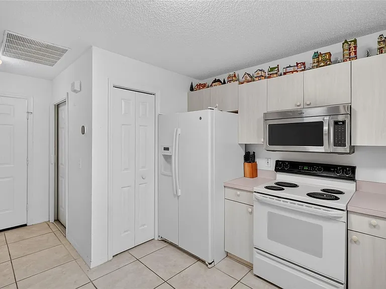 1630 Tampico Pl — Photo 22