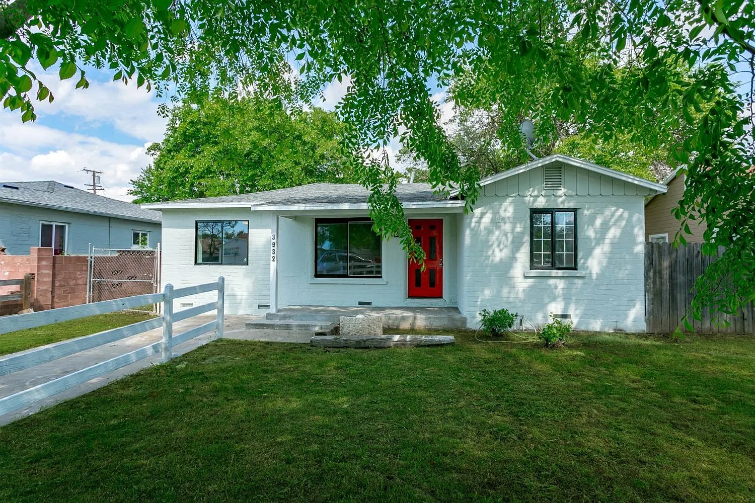 3932 Elm St photo 1