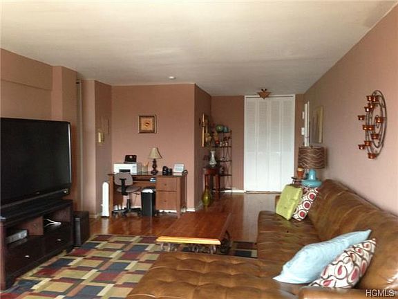 3rd image of 415 Gramatan Ave APT 6D