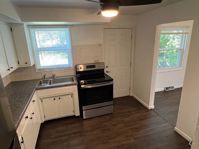 1612 W University Ave — Photo 6