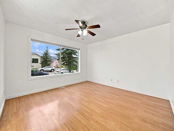 4th image of 228 S Taradale Close NE