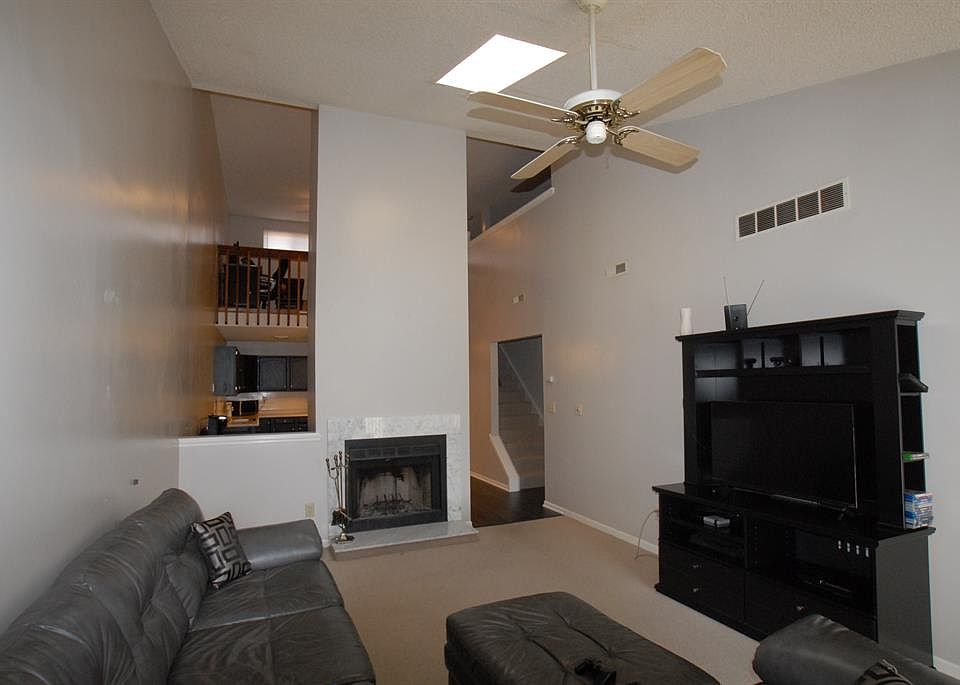 1st image of 165 Ewing Dr APT A