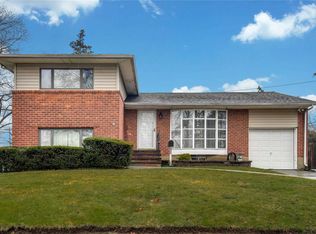 3 Rensselaer Dr, Commack, NY 11725