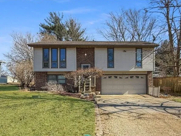 3312 S Greenview Dr, Decatur, IL 62521