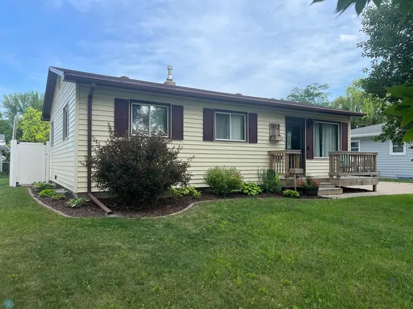 1112 19th St N, Moorhead, MN 56560