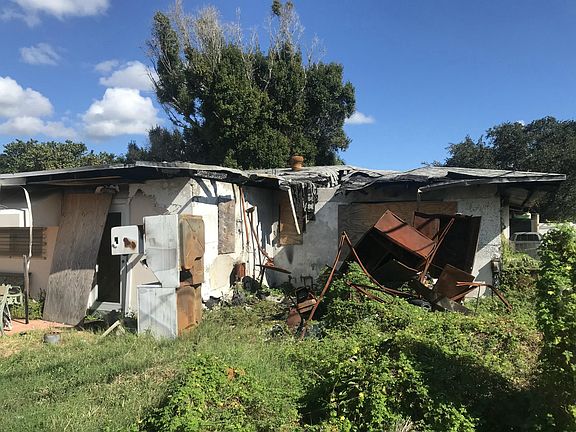 3rd image of 671 Crocus Ct