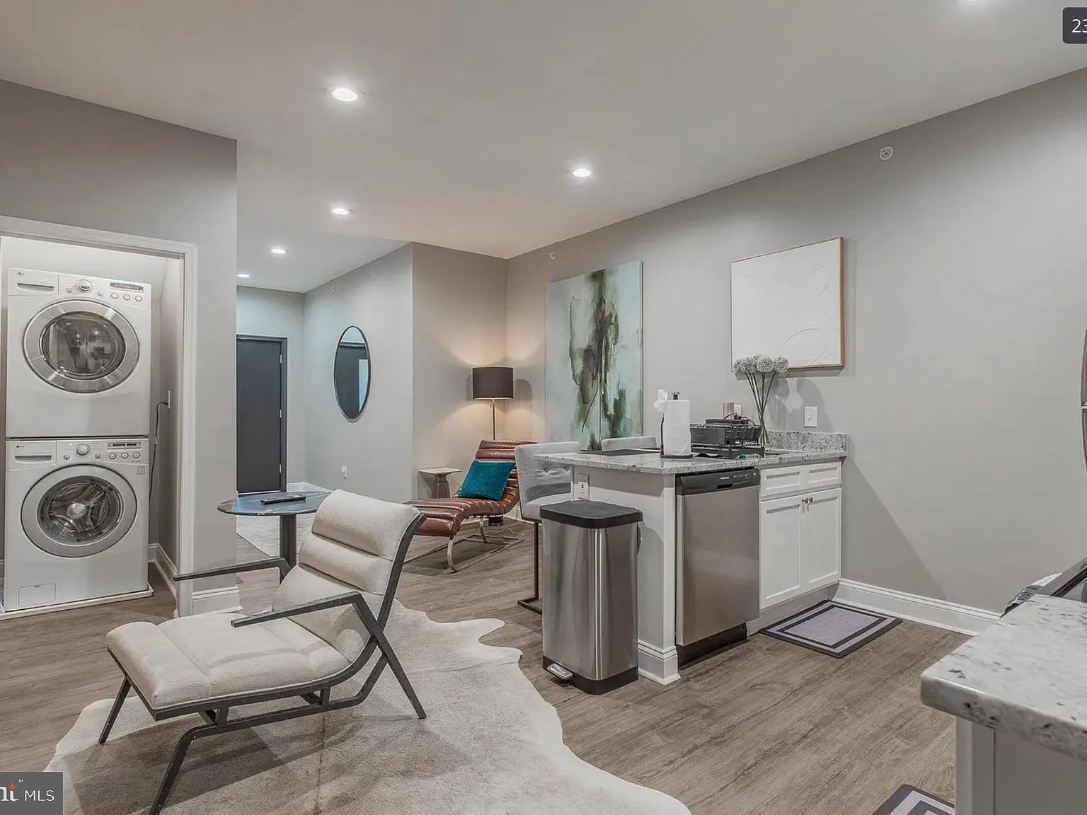 2 bed, 2.0 bath, 6026 sqft, $2,250 — Photo 2