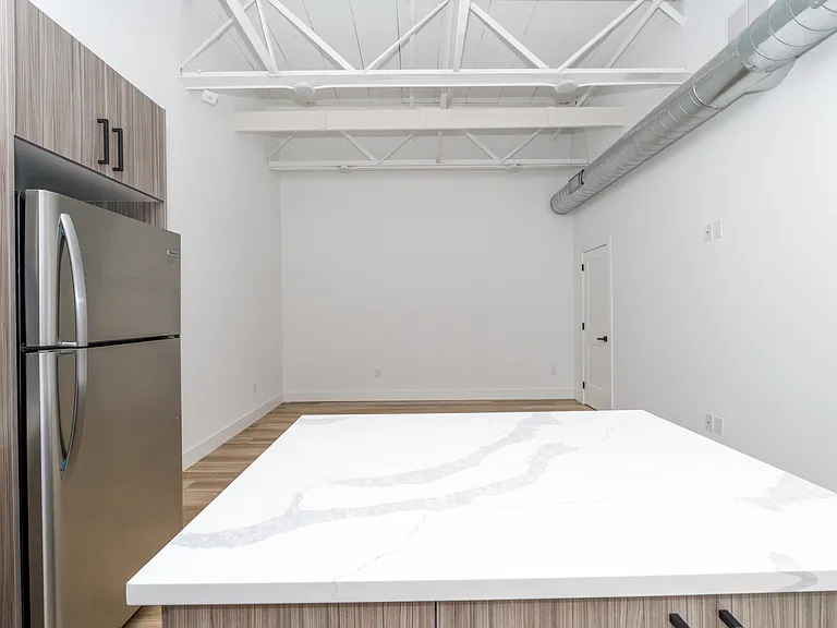 2700 E Auburn St — Photo 33