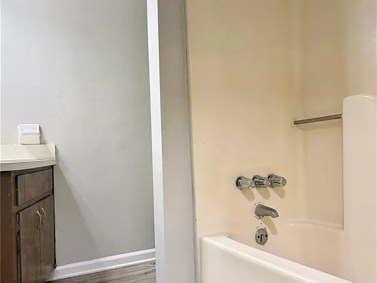 524 Julius Dr — Photo 9