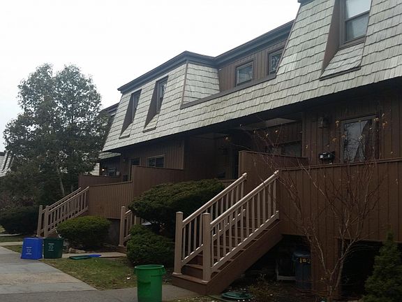 3rd image of 31 Heritage Dr APT A