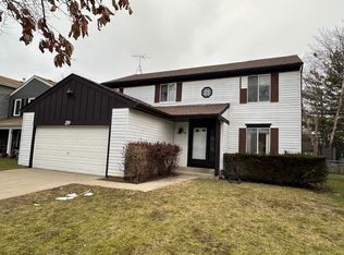 29 Manchester Ln, Vernon Hills, IL
