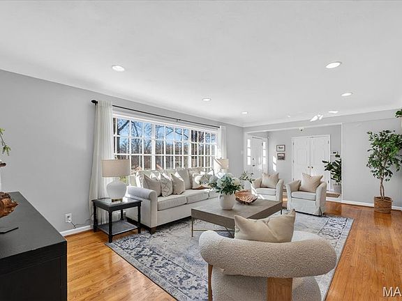 4th image of 5 Clerbrook Ln