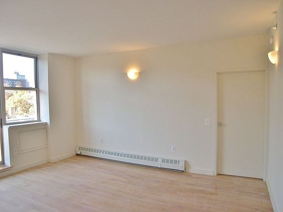 3rd image of 444 Manhattan Ave APT 8J