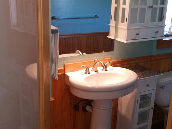 3rd image of 1535 N Steele St APT 6