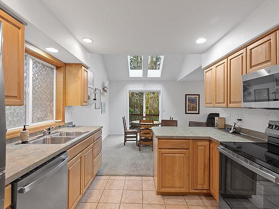 2nd image of 49800 Proposal Rock Loop