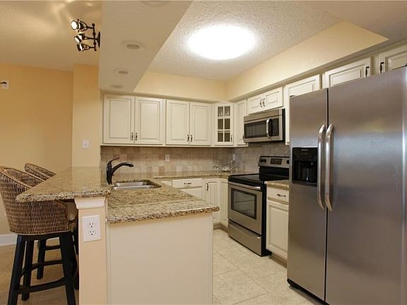 Fully Featured Remodeled Kitchen