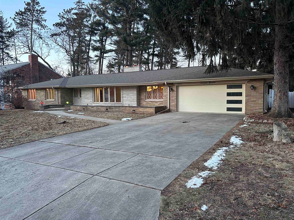 1st image of 1690 Forest Glen Dr