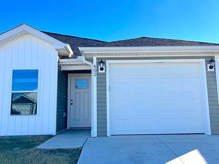 402 Alex Jordan Dr — Photo 1