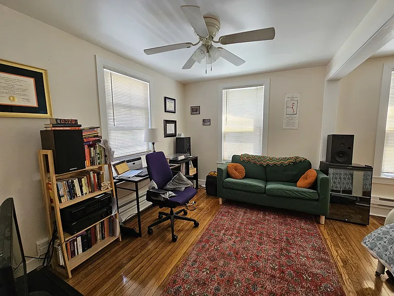 7328 N Honore St #1 — Photo 2