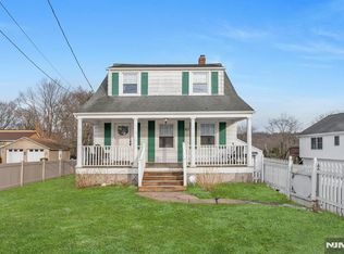 61 Island Rd, Mahwah, NJ 07430