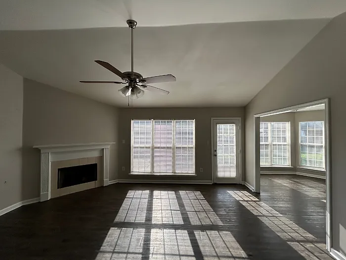 4 bed, 2.0 bath, 1965 sqft, $2,095 — Photo 2