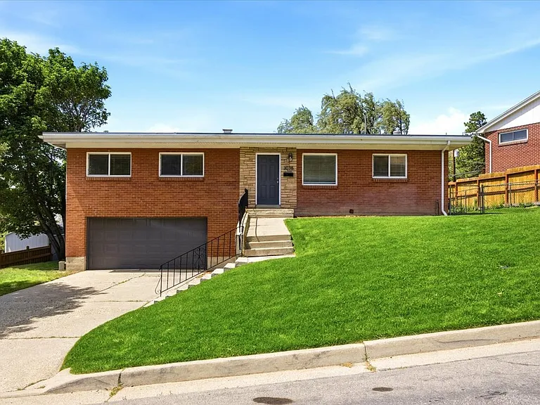 3036 S Sequoia Dr — Photo 1