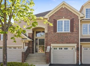 594 Harvey Lake Dr, Vernon Hills, IL 60061