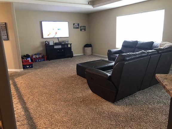 2nd image of 1706 Greenbriar Dr