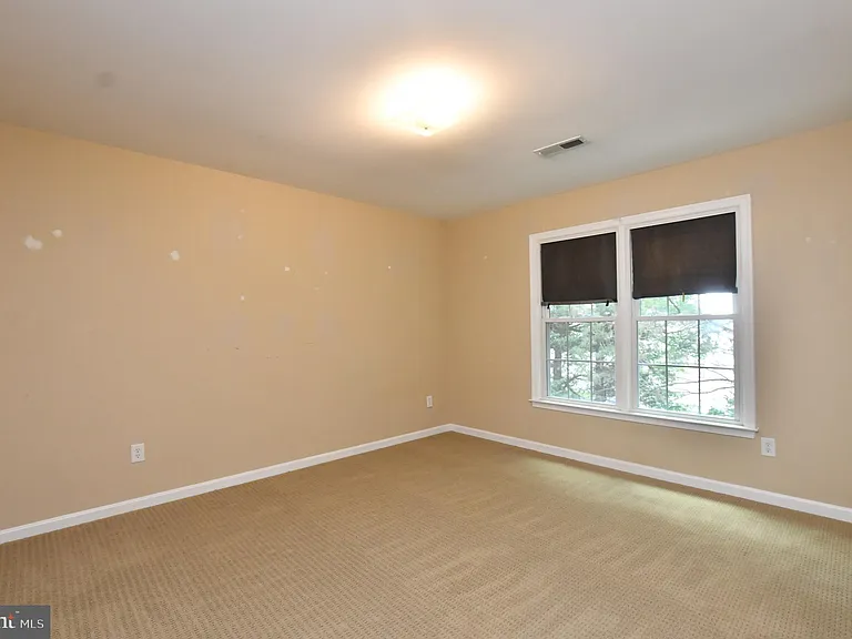 350 Copperfield Ln — Photo 8