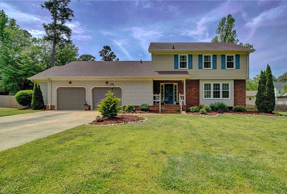 1st image of 523 E Riverview Dr