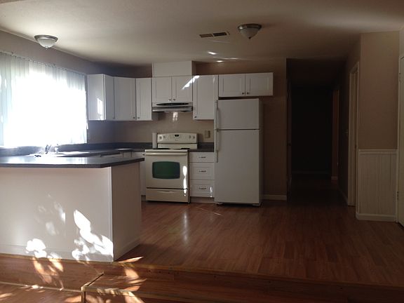 2nd image of 811 Lasuen St