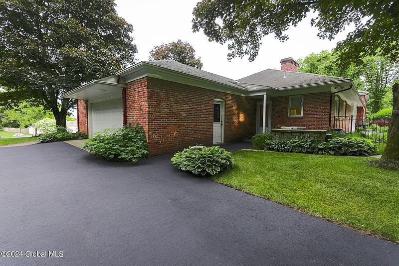 5th image of 7 Orchard Drive