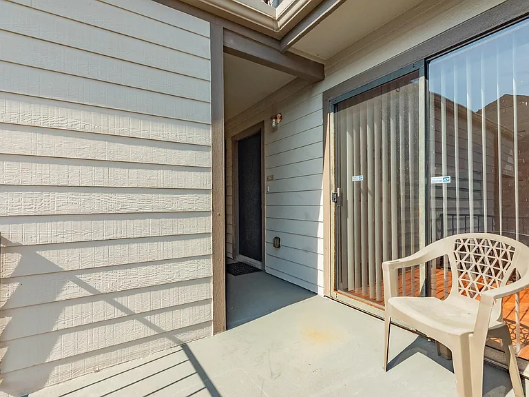 7140 N Holiday Dr — Photo 6