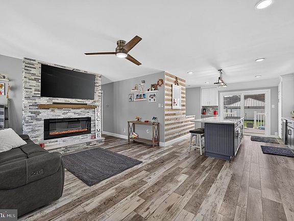 4th image of 248 Dearborne Ave