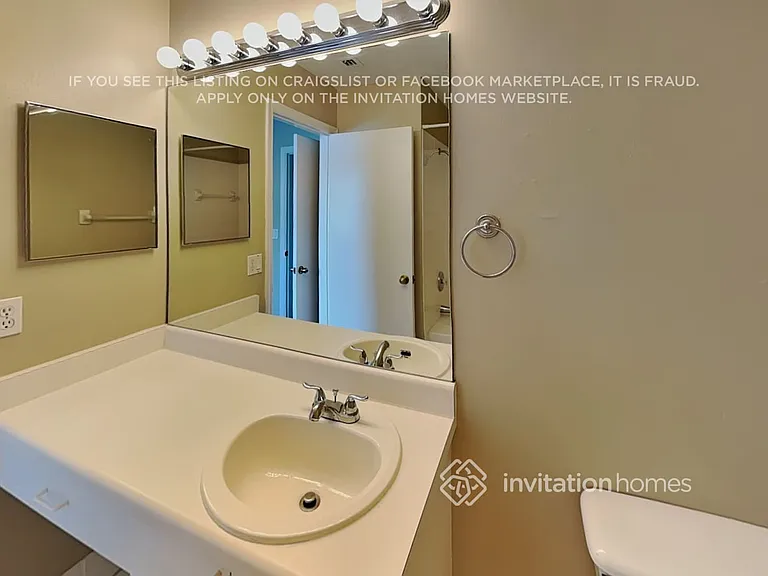 4728 SW 13th Pl — Photo 16