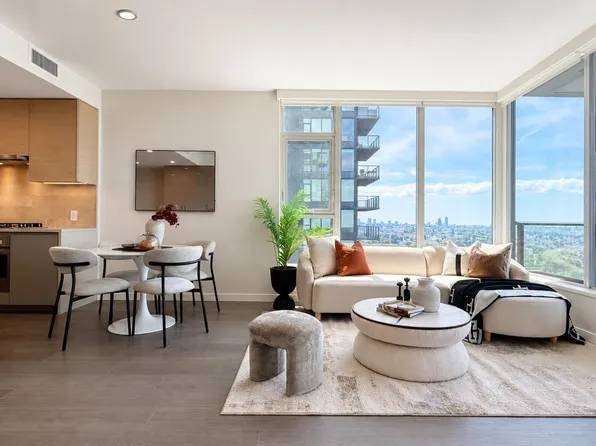 2108 Gilmore Ave #3807, Burnaby, BC V5C 0N8