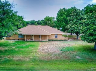 108 J E Woody Rd, Springtown, TX 76082
