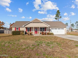 403 Bristol Ln, Hubert, NC 28539