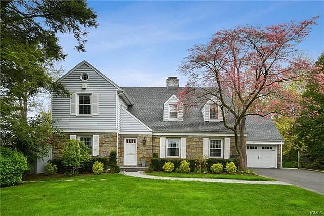 Inviting Quaker Ridge Colonial
