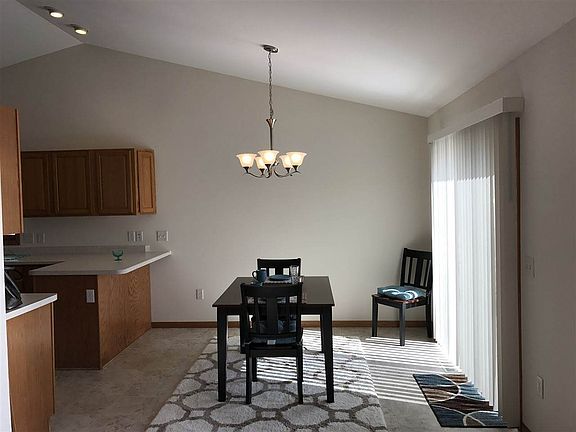 3rd image of 332 Buena Vista Dr