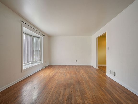2nd image of 325 Alder Rd