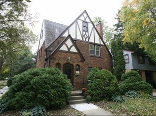 801 W Rock Pl, Glendale, WI 53209