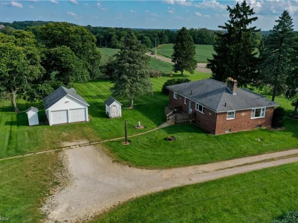 2820 Perry Dr NW, Canton, OH 44708