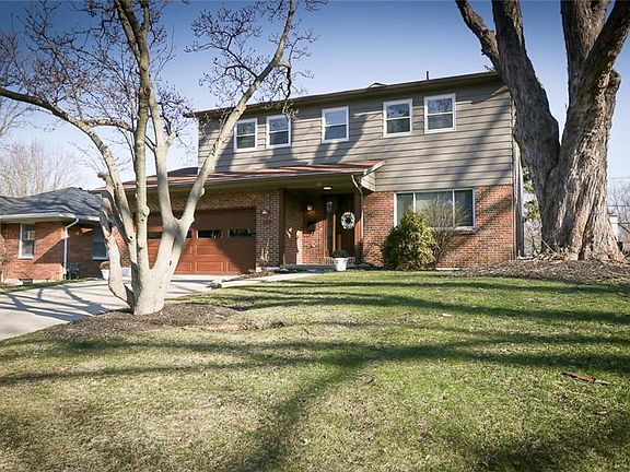 2nd image of 207 Beverly Pl