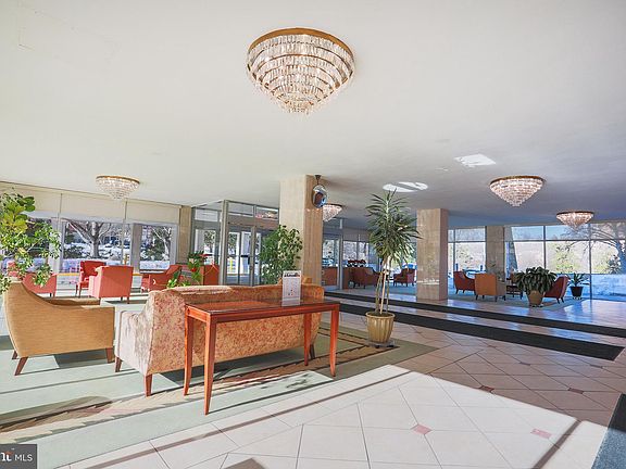 3rd image of 10201 Grosvenor Pl APT 1507