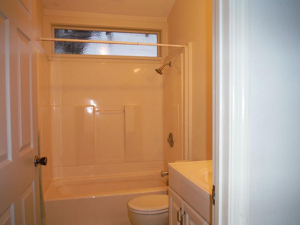 2nd image of 1101 Lewis Dr
