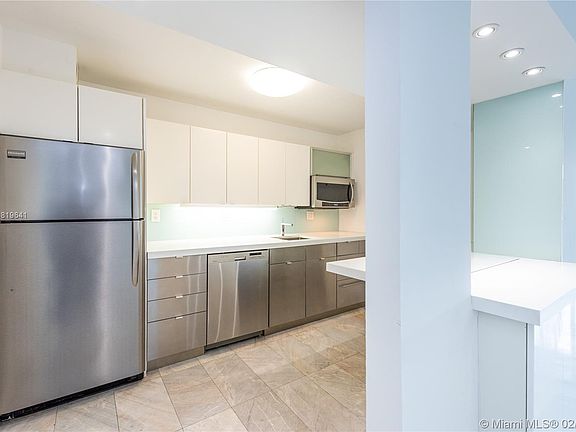 2nd image of 100 Bayview Dr APT 222